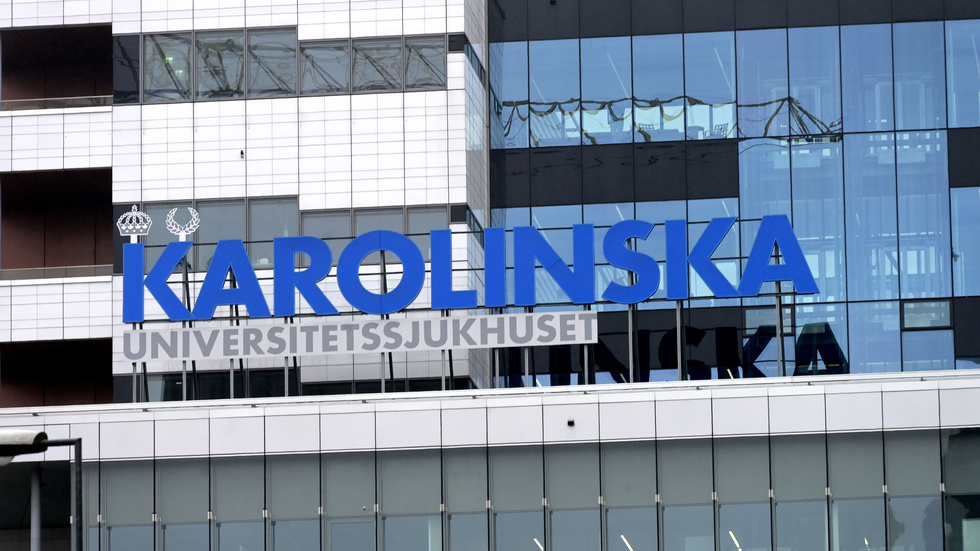 Karolinska universitetssjukhuset i Solna och Huddinge vill gå först med föra tillbaka makten till kärnverksamheten.