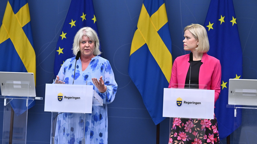 Statsråden Camilla Waltersson Grönvall (M) och Paulina Brandberg (L) skriver att det utreseförbudet för barn nu utökas och skärps.