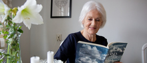 Efter 40 år i Motalas barnomsorg – nu gör hon författardebut