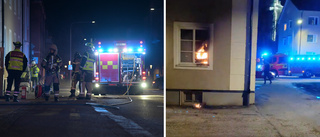 Brand med lågor i lägenhet i centrala Linköping – stort pådrag