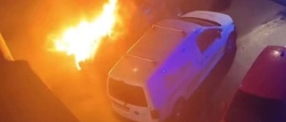 Två fordon i bilbrand: "Verkligen ansträngt sig för att förstöra"