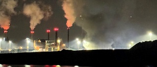 I NATT: Kraftig rökutveckling vid Gärstadverket efter brand