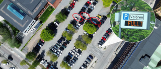 Förklaringen: Därför ljuger parkeringsskylten mitt i stan
