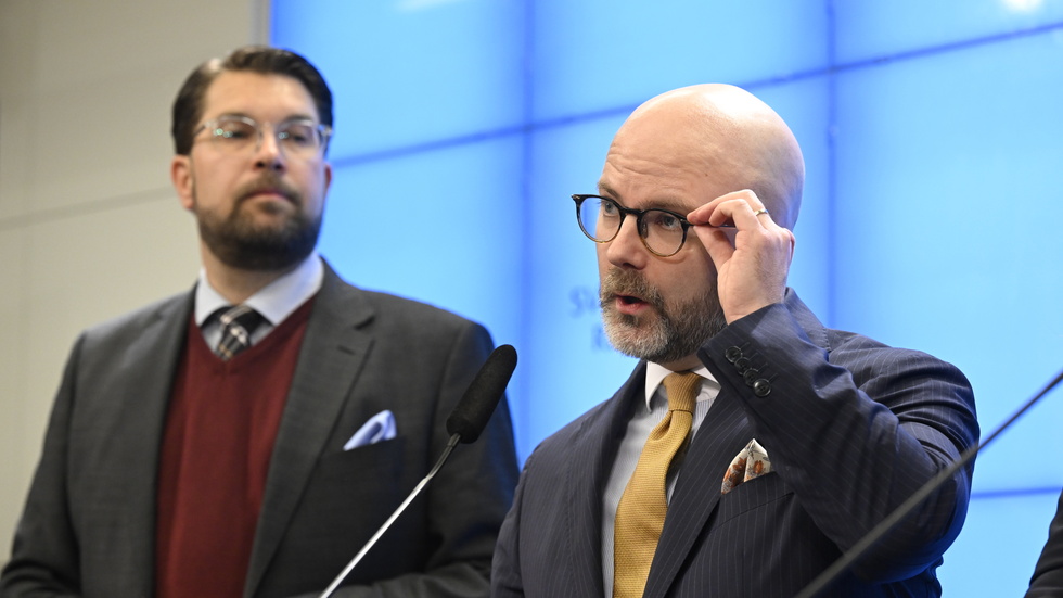 Bakåtsträvare. Partiledaren Jimmie Åkesson (SD) och EU-parlamentarikern Charlie Weimers (SD) borde stå för sin Swexitpolitik. 