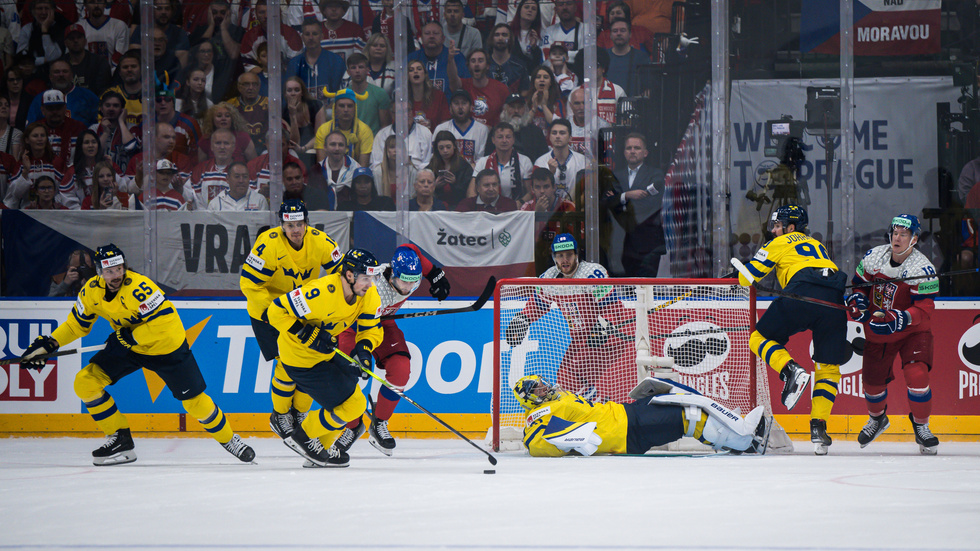 Filip Gustavsson was substituted when the score was 5-2 in the World Championship semifinal – a match Sweden lost 7-3.