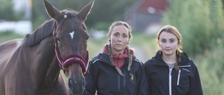 Therese mötte en björn under ridturen i skogen