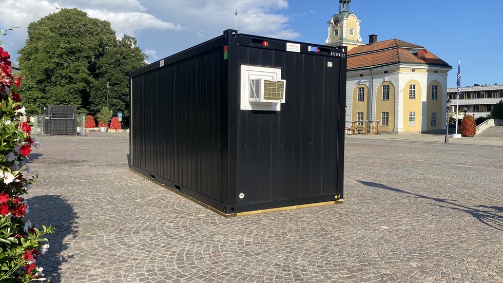 Insändarskribenten har skrivit en visa om containrarna på Stora torget.