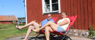 Syskonen Titti och Peter driver kafé ute på skärgårdsön