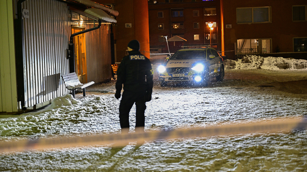 Tre män sköts i Södertälje på lördagskvällen.