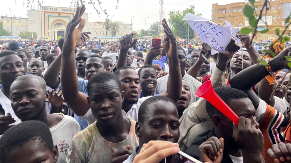 Anhängare av militärkuppen i Niger demonstrerade i landets huvudstad Niamey på torsdagen.