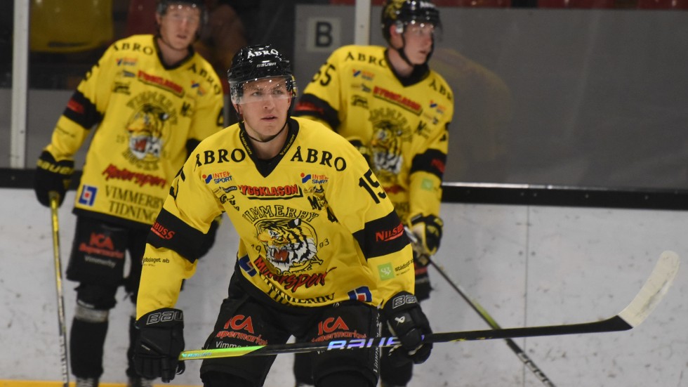Backjätten Oskar Lindgren är tillbaka i Vimmerby Hockey.