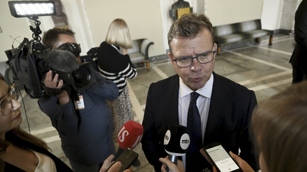 Finlands regering under ledning av statsminister Petteri Orpo (Saml) får fortsatt förtroende.