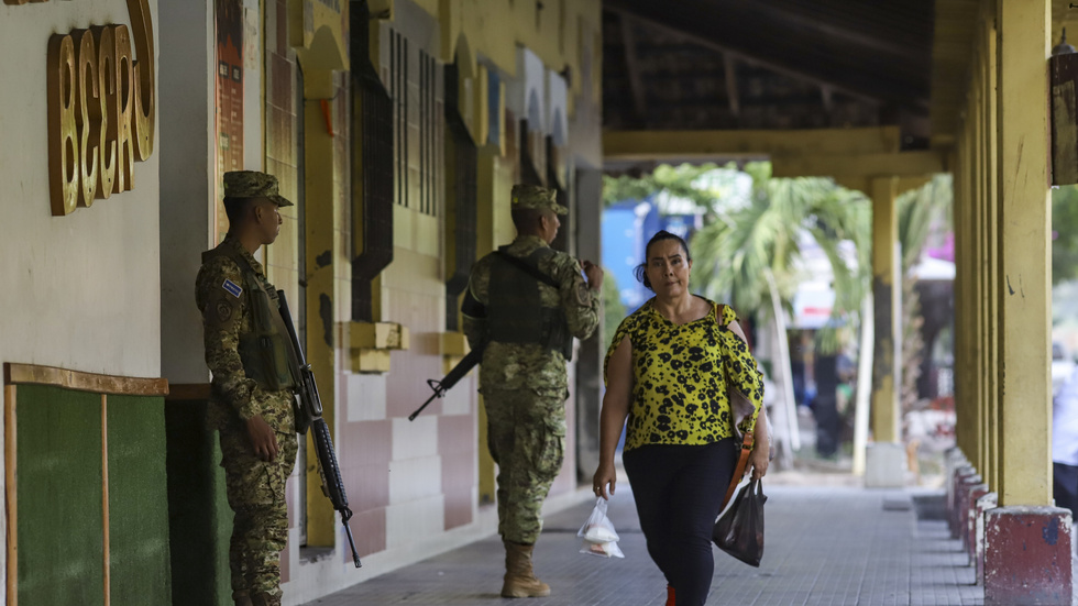 Regeringen i El Salvador slår hårt mot gängbrottslighet i landet. Arkivbild från maj 2023.