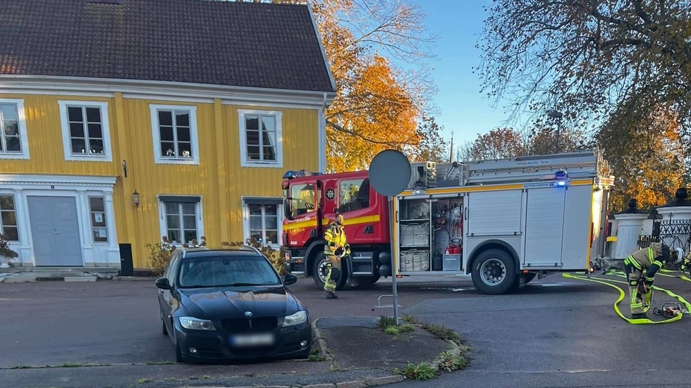 Under onsdagsmorgonen larmades räddningstjänsten till Kyrkogatan i Virserum, efter att Iselin Bråten Latif känt ett stark doft i fastigheten.