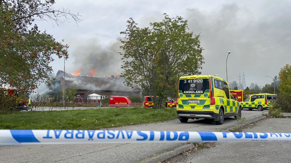 Räddningstjänsten fick larm om brand en moské i Årby, Eskilstuna, klockan 12.20.