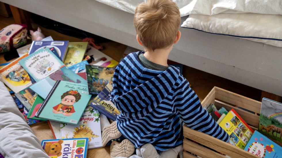 "Litteraturen kan stärka självkänslan, självförtroendet och sätta ord på känslorna som far runt i kroppen", skriver signaturen mamma.