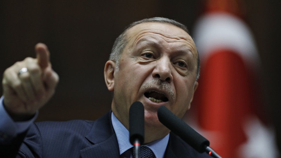 Turkiets president Recep Tayyip Erdogan i sitt esse: mycket snack och lite verkstad.