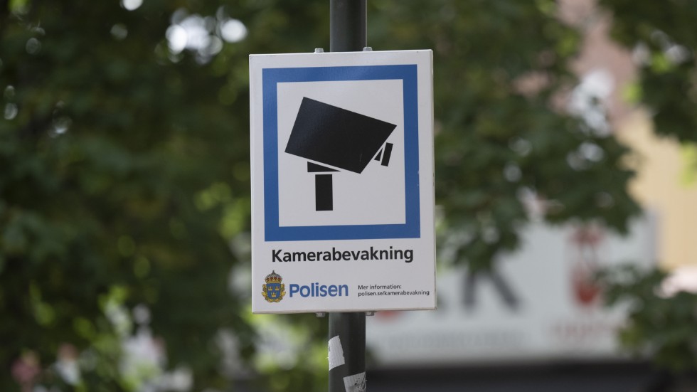 Regeringen och Sverigedemokraterna vill öka polisens möjligheter att använda övervakning för att lösa våldsvågen. Arkivbild.