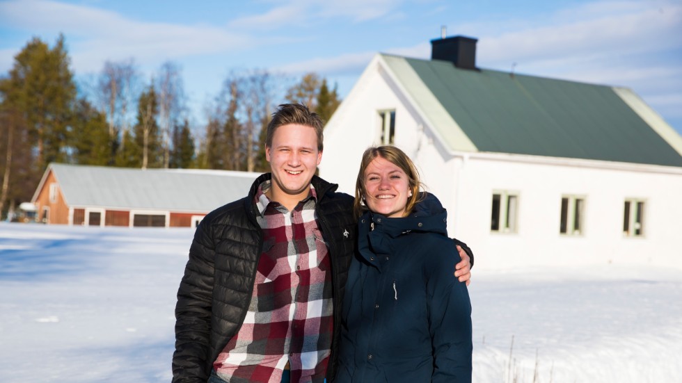 Kajsa Nurminen och Alexander Sundqvist träffades när de gjorde värnplikten på A9 i Boden och ingen av dem hade bott hemifrån när de blev husägare.