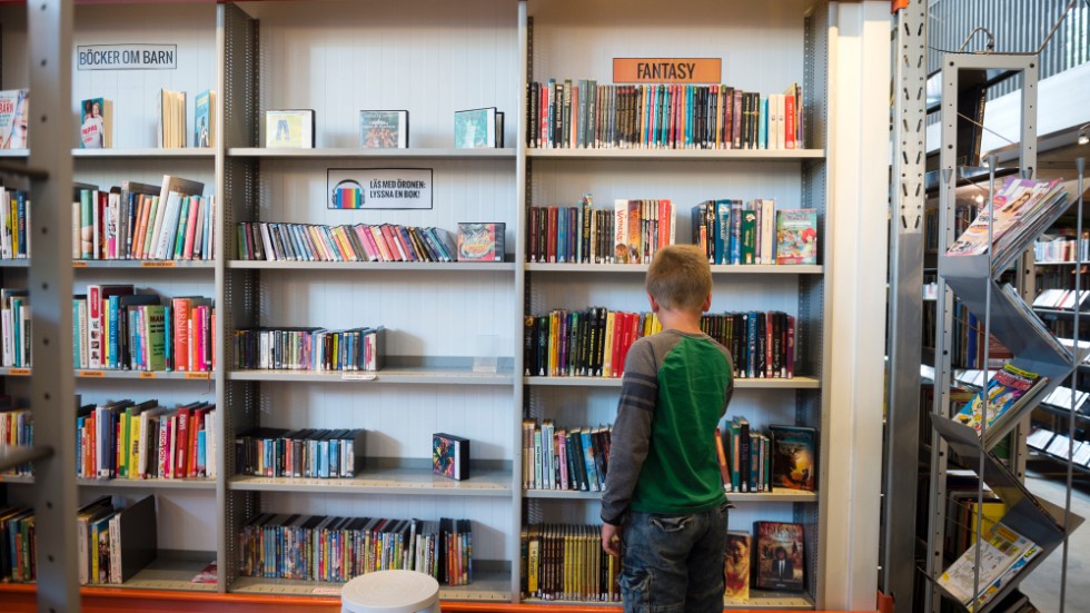 Ett öppet bibliotek med en bibliotekarie man känner är en viktig förutsättning för att ge barnen en väg in i bokens värld, skriver Anette Jansson, ordförande Lövångerbygdens utveckling.