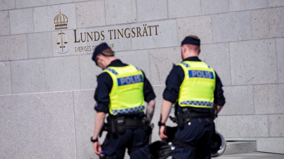 Lunds tingsrätt - här med polisbevakning vid ett annat tillfälle - kungjorde nyligen en viktig dom i målet mot en svensk IS-terrorist. 