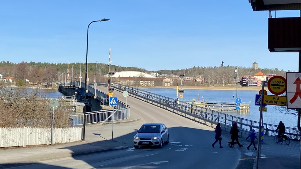 Vi måste minska trafiken på Tosteröbron. Här kommer ett konkret förslag: En matvarubutik på Tosterön, skriver signaturen Pelle".