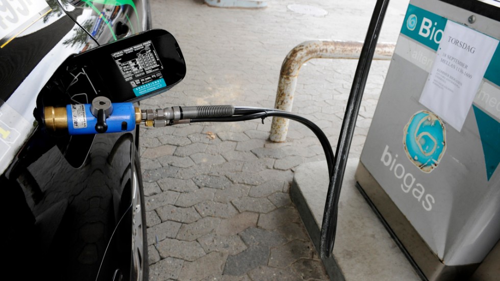 "Bara i Kalmar län finns det i dag cirka 1 200 biogasbilar som minskar klimatpåverkan. Om regeringens förslag blir verklighet tar vi ett stort steg tillbaka i vår strävan mot att bli världens första fossilfria välfärdsland", skriver Gustav Melin, vd Svebio.

 