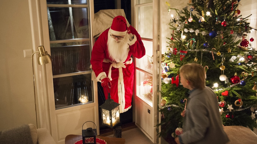 "Att få uppleva väntan på jul genom barnens ögon är någonting alldeles speciellt. För dem är julmagin verklig. Tomtar och nissar finns på riktigt. Hur fantastiskt är inte det?"