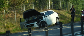 Väg stängdes av efter trafikolycka