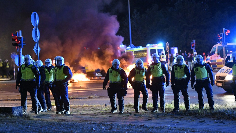 Under söndagen kommer polisen att vara på plats i de områden i Malmö där oroligheterna utbröt under natten.