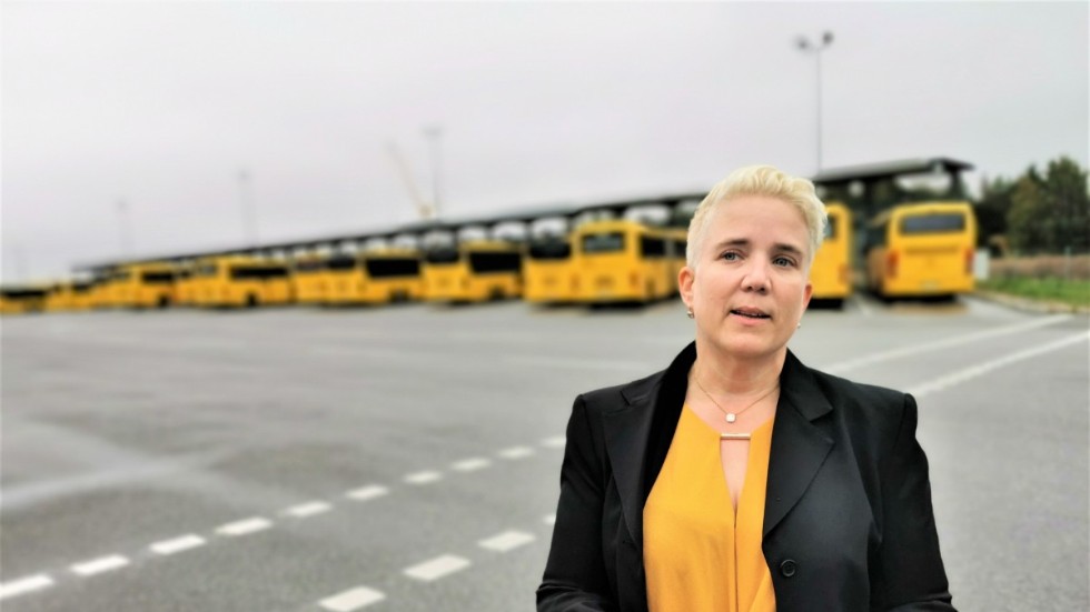 Skyddsombudet Charlotta Hörner på Nobinagaraget i Uppsala har anmält företagets planer till Arbetsmiljöverket. Hon tror att öppna framdörrar kan vara ett smittorisk för bussförarna.