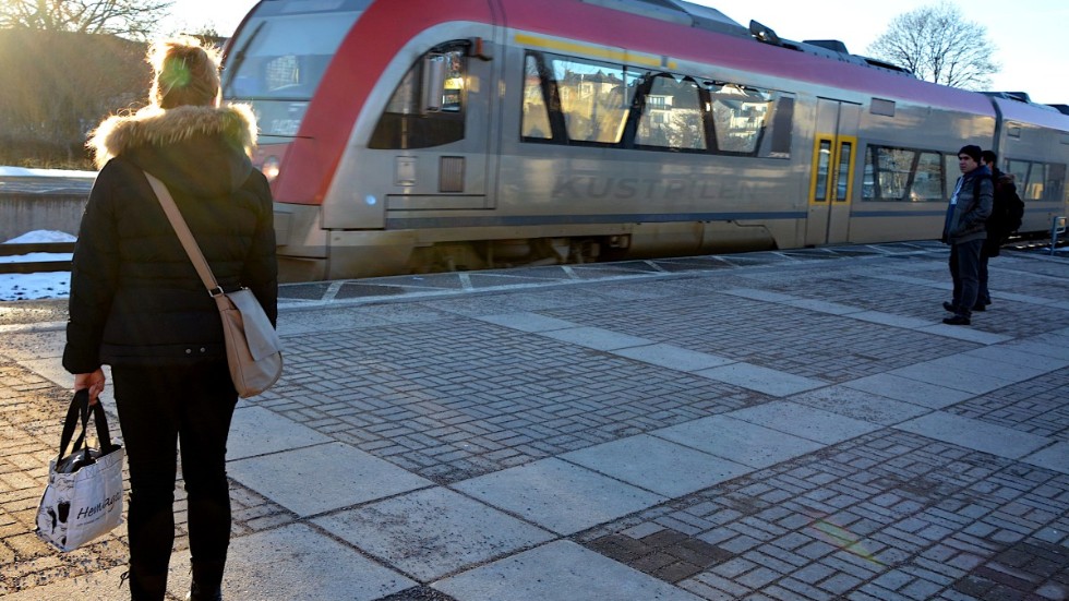 En satsning på nya signalsystem kan dra med sig ytterligare investeringar i Stångådalsbanan framöver tror Centerpolitikerna i länet.