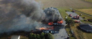 Storbrand på hästgård - tre byggnader förstörda
