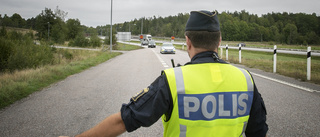Bilförare åtalas för "skottpengar på polis"