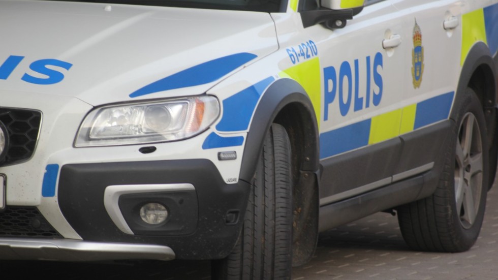 Ett bråk i Vimmerby resulterade i att en kvinna satte en skruvmejsel i ett däck på en personbil.