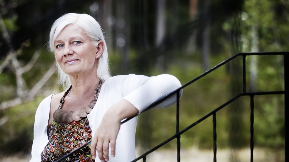 Lotta Jonsson (KD) har på senare år blivit en allt mer udda fågel i Kristdemokraterna. Att partiet i Eskilstuna avsatte henne som gruppledare borde inte förvåna.