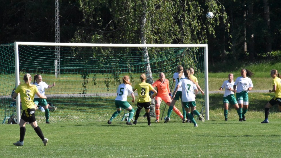 Matchen mellan Tinnis och Vimmerby IF spelades på naturgräs.