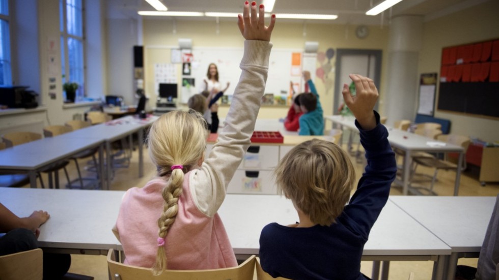 "Det är inget politiskt parti, vad jag vet, som vill ta bort rätten för föräldrar och barn att välja skola", skriver debattören som istället vill lyfta det faktum att det i mer än en tredjedel av Sveriges kommuner saknas friskolor, däribland Vimmerby kommun.