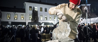 De lär ut skulptering med is från Jukkasjärvi: "Kallt"