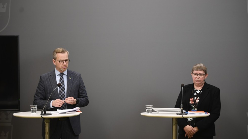 Utredaren Gunnel Lindberg gav inrikesminister Mikael Damberg (S) förslag på hur polisen kan agera mot minderåriga i gängkriminalitet.