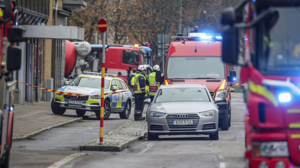 En explosion inträffade på tredje våningen i en fastighet på Första Långgatan i Göteborg vid lunchtid på onsdagen. Två kvinnor skadades, varav en allvarligt.