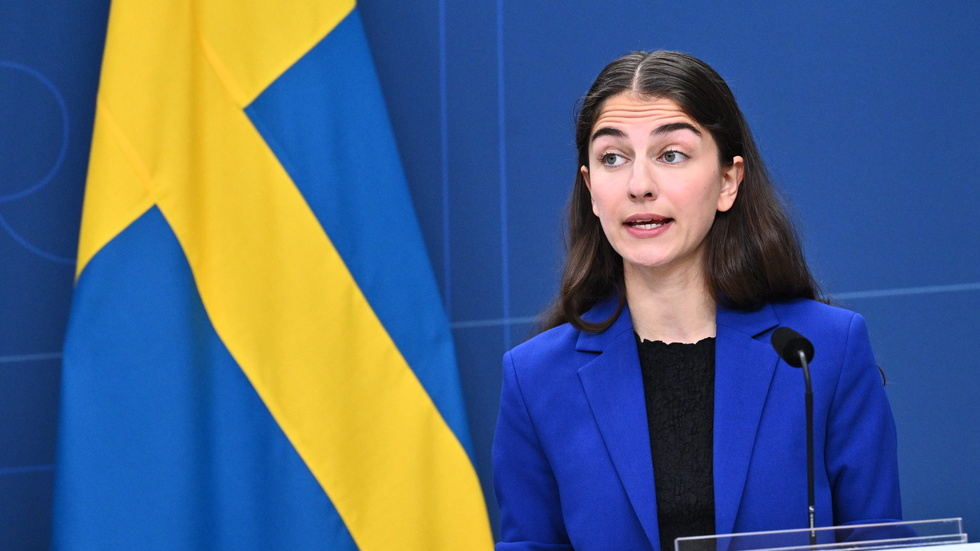 Regeringen behöver ta klimatkrisen på allvar, skriver Roger Bydler. På bilden klimat- och miljöminister Romina Pourmokhtari (L).