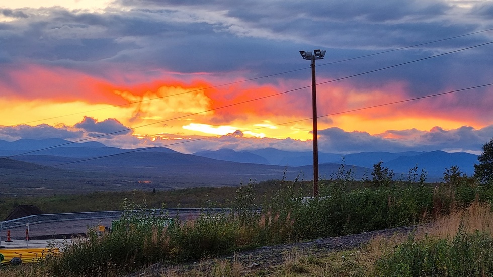 Marie Elenius, Kiruna, fångade den här mäktiga kvällshimmelen från Luosssvaara, Kiruna, den 25 augusti.

