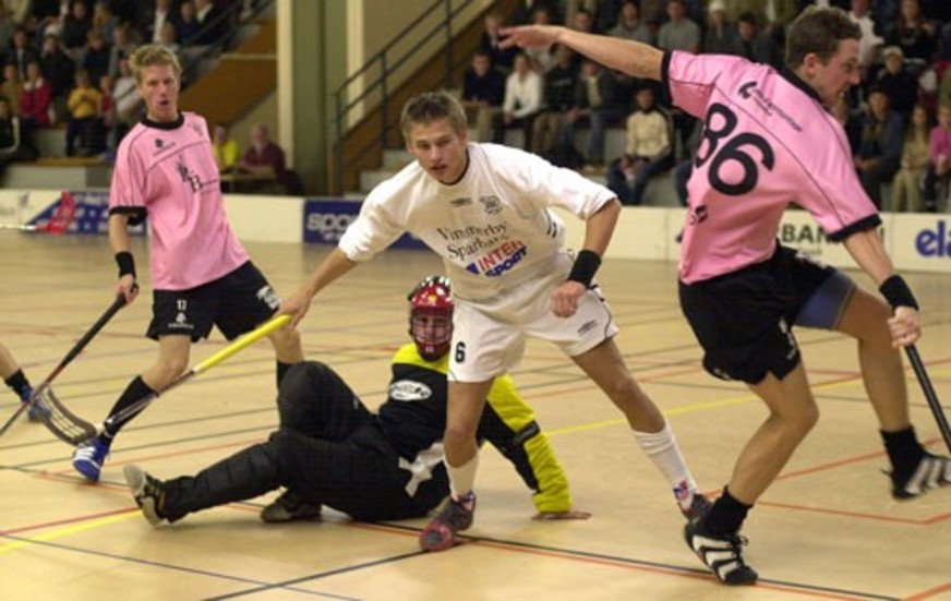 Johan Astbrant, en av Vimmerby IBK:s mest betydande spelare, har spelat halvskadad hela säsongen på grund av en bråskskada. Troligtvis spelar han sista match för säsongen nu i helgen.