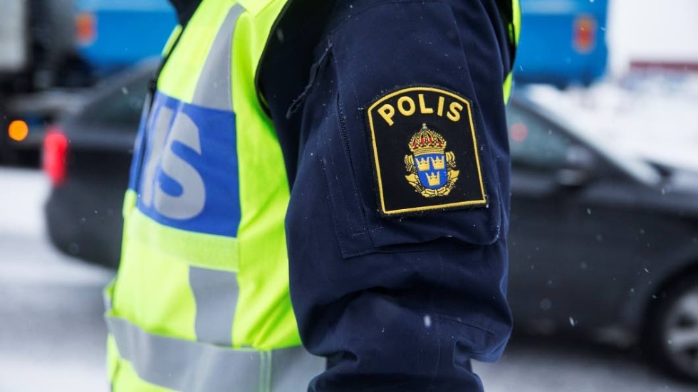 Vid en rutinkontroll av ett fordon i centrala Hultsfrted upptäckte polisen att föraren var narkotikapåverkad och att han även hade en mindre mängd narkotika på sig.