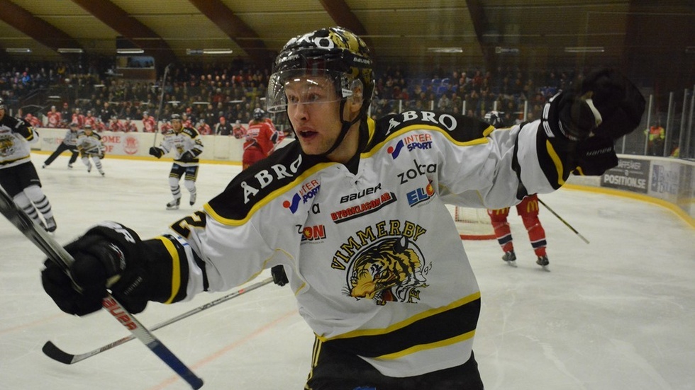 Oscar Josefsson var stor derbyhjälte förra gången i Västervik. Den här kvällen lämnade han Västervik som målskytt men ingen seger.