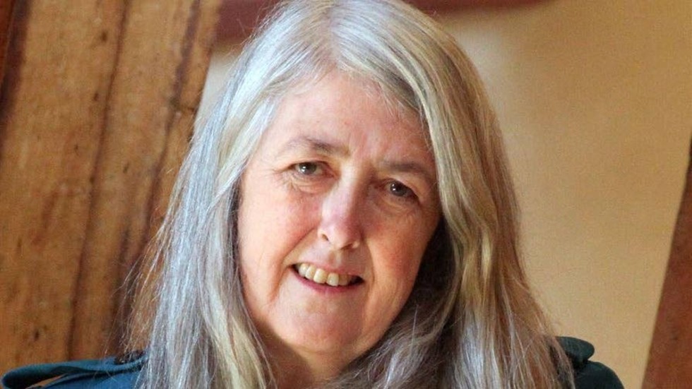 Mary Beard. Brittisk historiker, född 1955, med antiken som specialområde. Som professor undervisar och forskar hon i Cambridge.