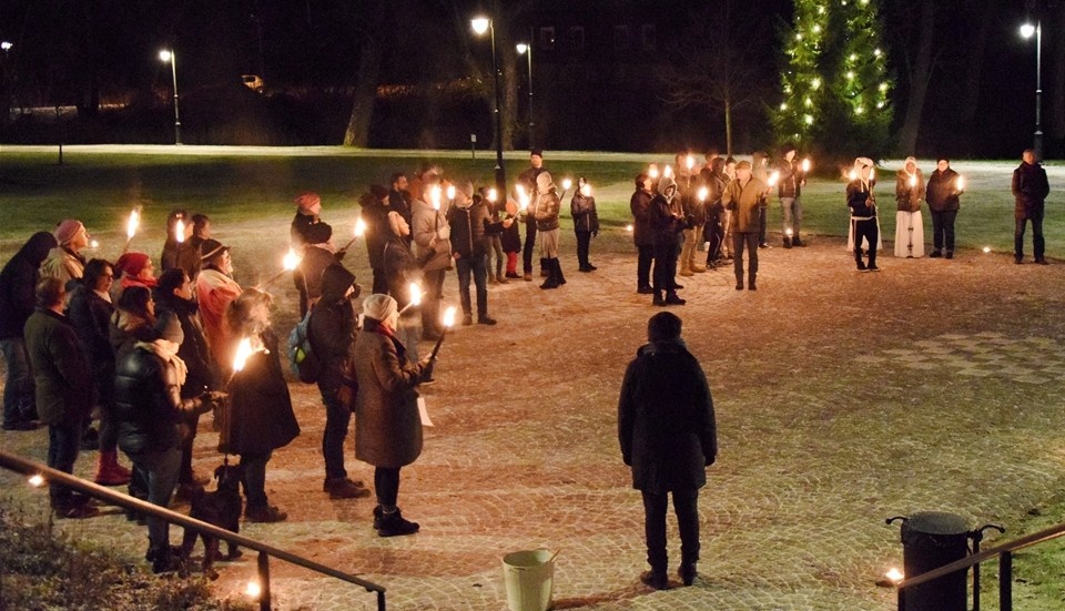 På torget vid Vråken ägde söndagens manifestation rum med flera talare.