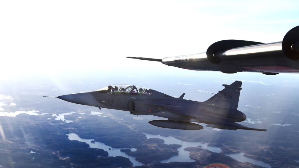 Utredning. Statens haverikommission har utrett en incident där sammanlagt sex svenska och franska stridsflygplan var inblandade.