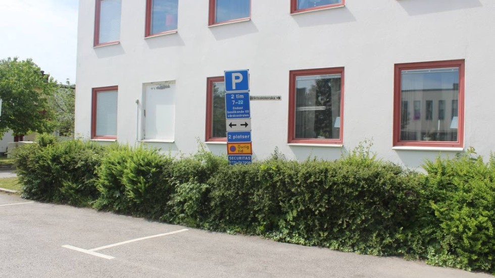 Enligt en läsare kan det vara svårt att få parkering vid Esplanadens hälsocentral.